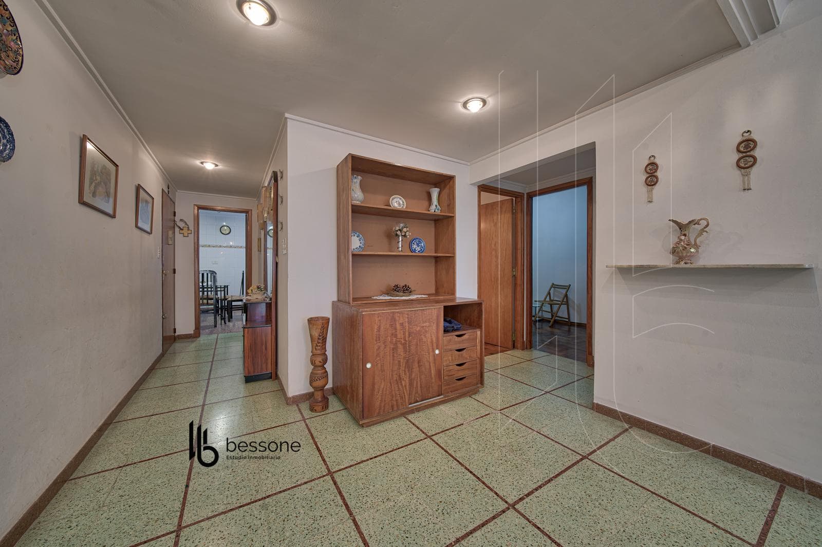 4-Room Apartment with Garage and Maid's Quarters in Plaza Colón