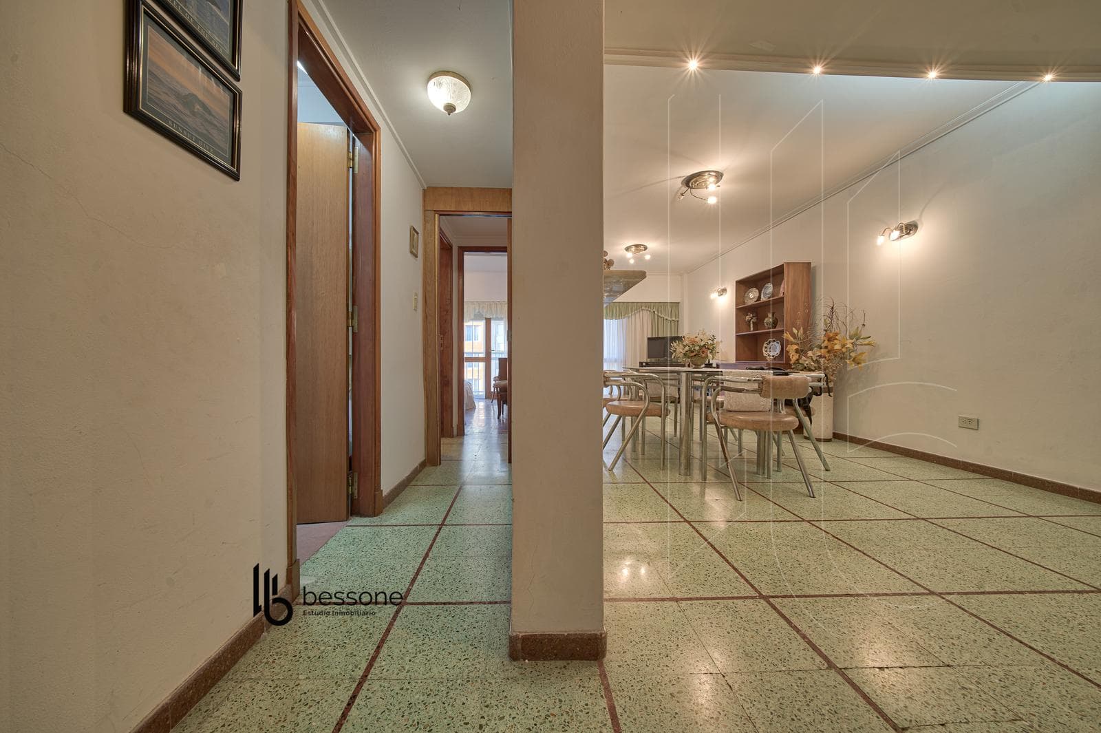 4-Room Apartment with Garage and Maid's Quarters in Plaza Colón