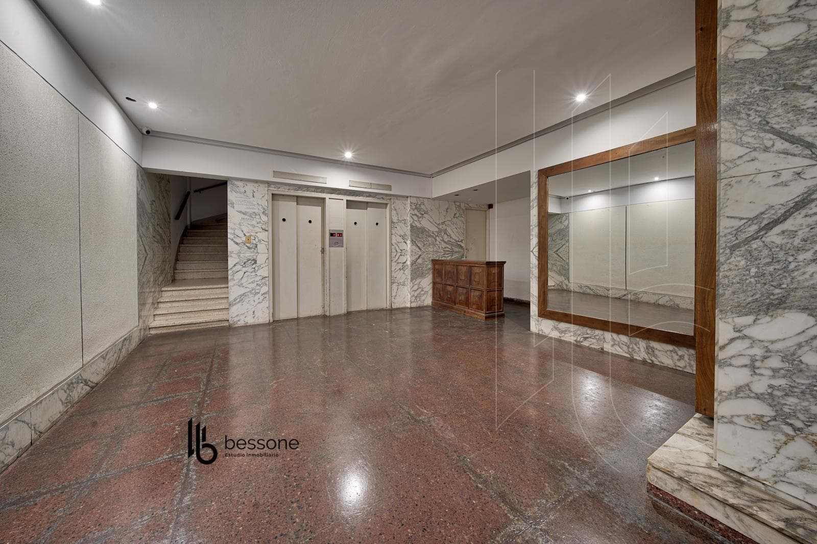 4-Room Apartment with Garage and Maid's Quarters in Plaza Colón
