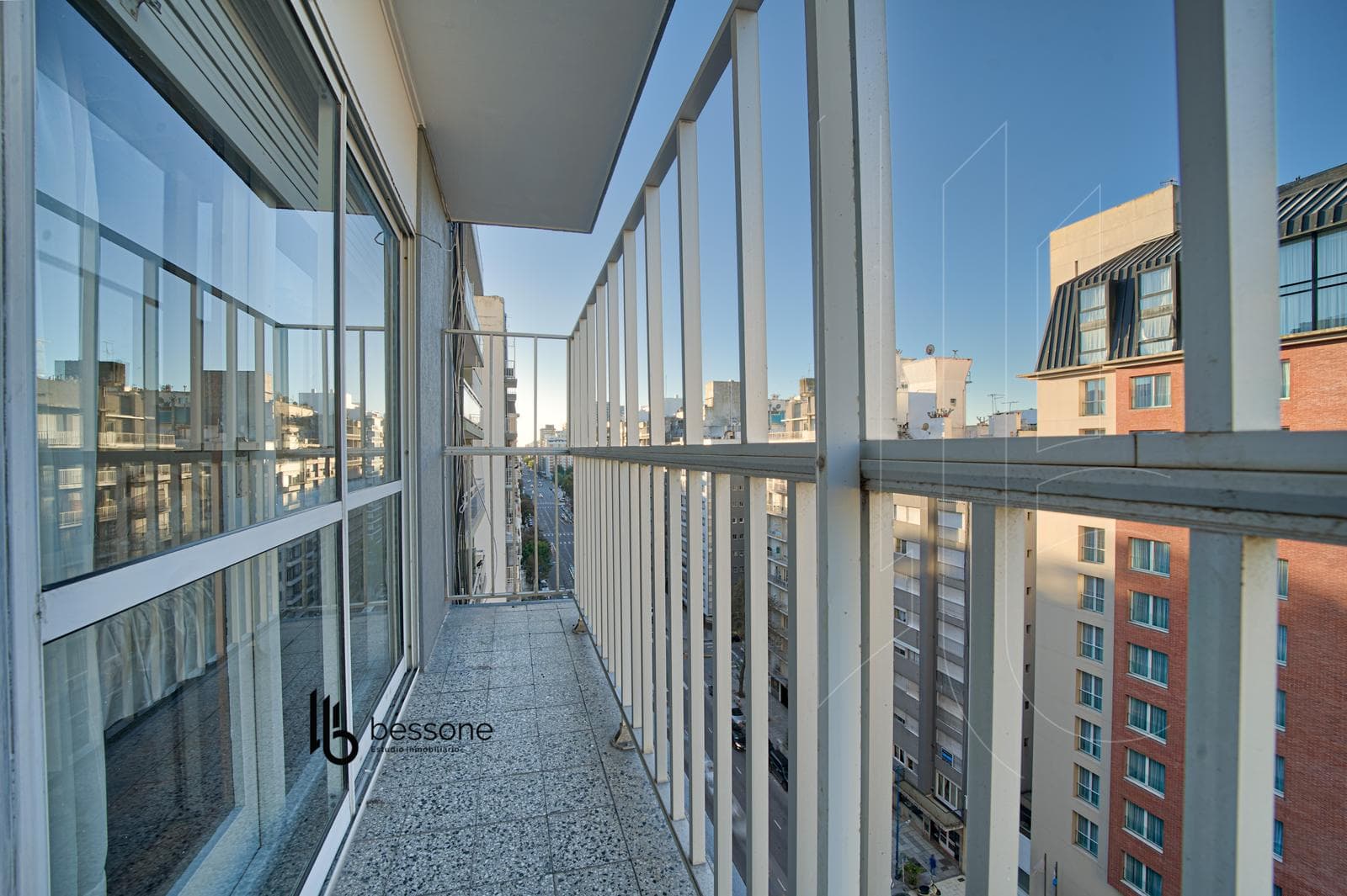 4-Room Apartment with Garage and Maid's Quarters in Plaza Colón