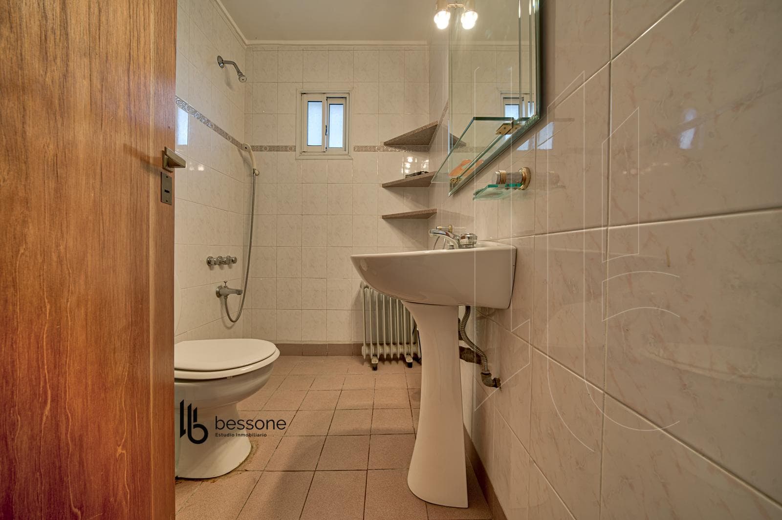 4-Room Apartment with Garage and Maid's Quarters in Plaza Colón