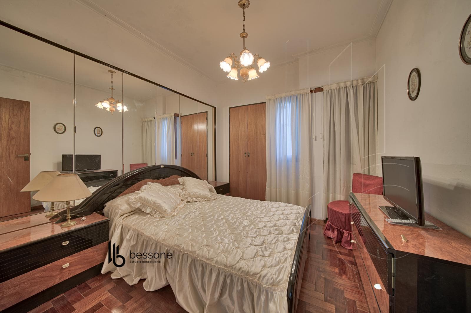 4-Room Apartment with Garage and Maid's Quarters in Plaza Colón