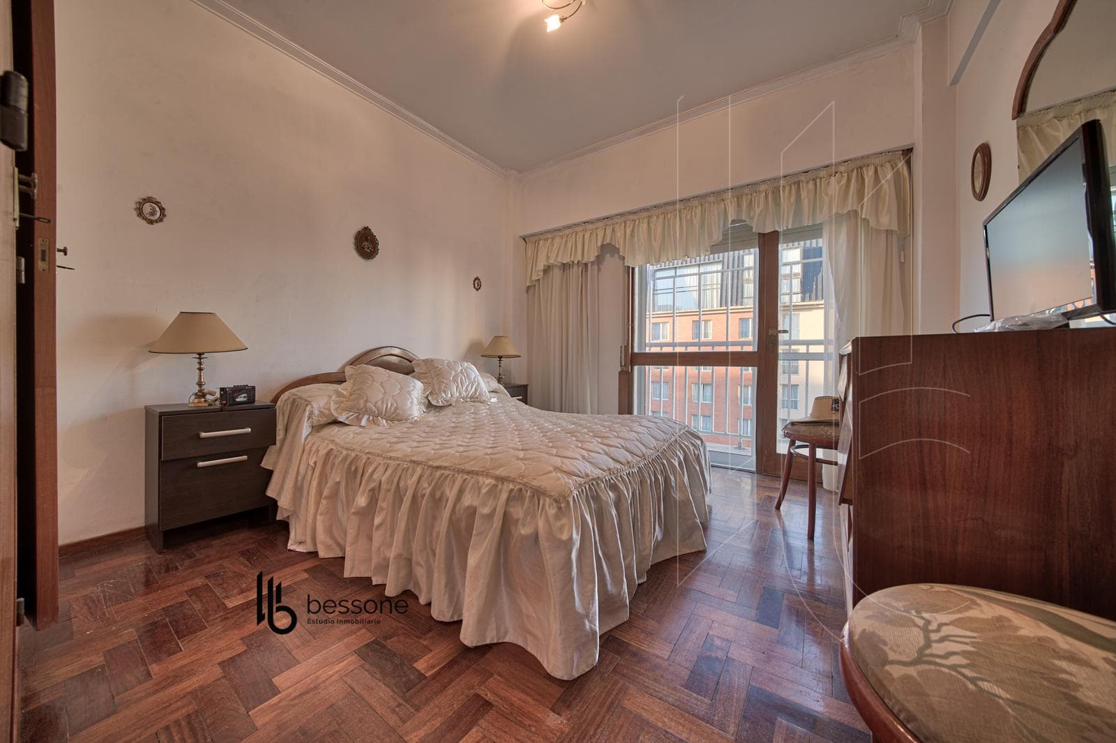4-Room Apartment with Garage and Maid's Quarters in Plaza Colón