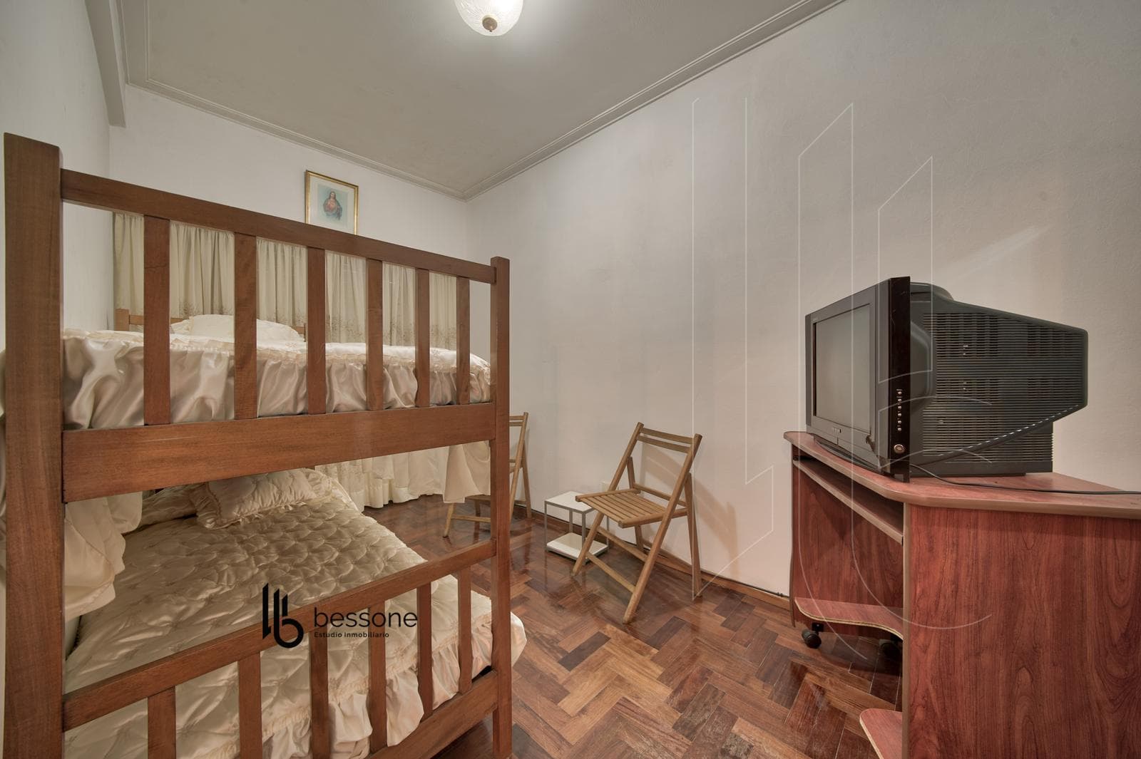 4-Room Apartment with Garage and Maid's Quarters in Plaza Colón