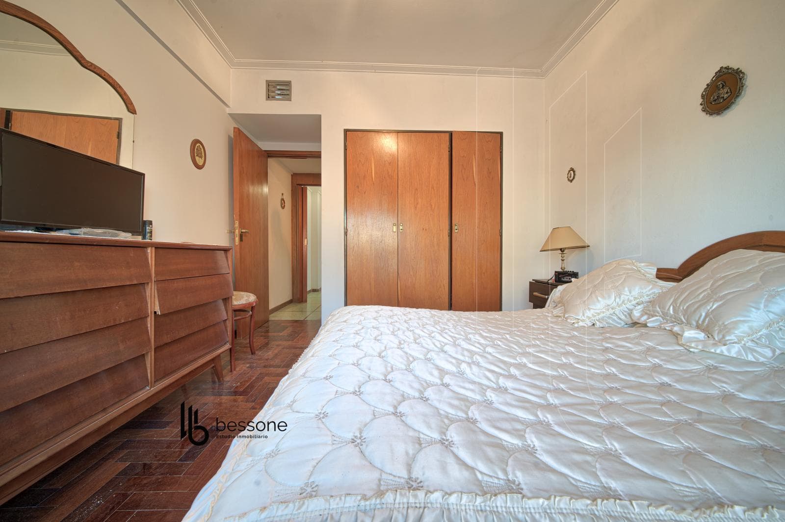 4-Room Apartment with Garage and Maid's Quarters in Plaza Colón