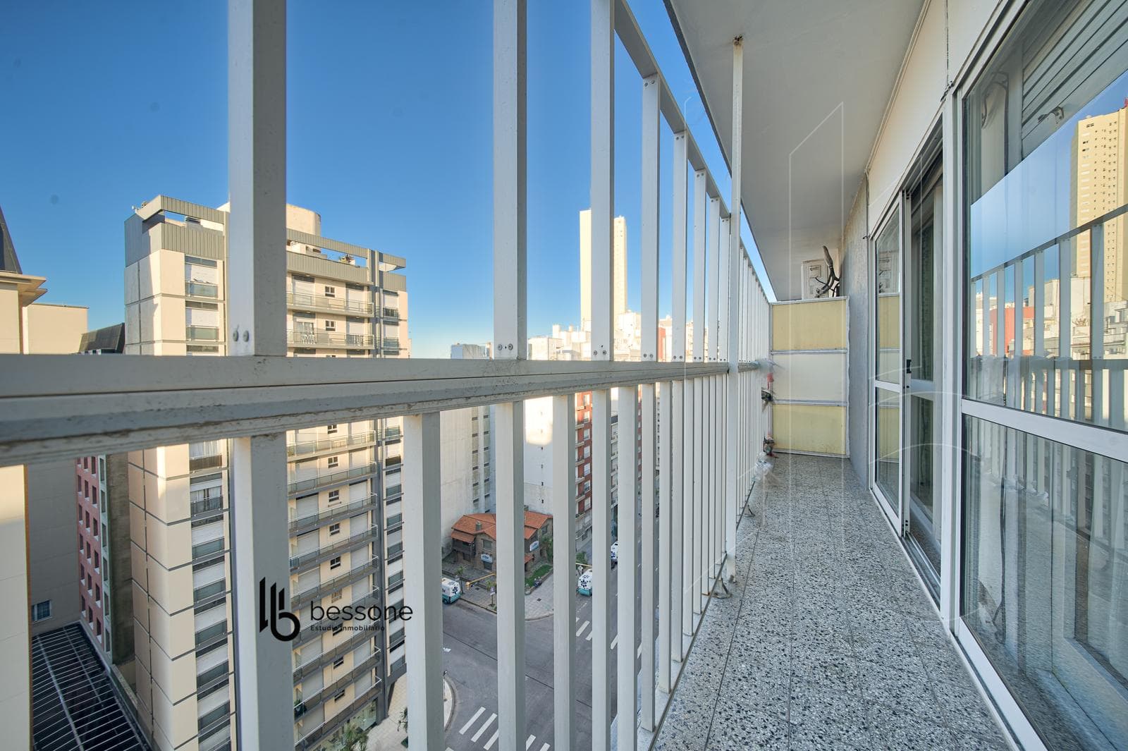 4-Room Apartment with Garage and Maid's Quarters in Plaza Colón
