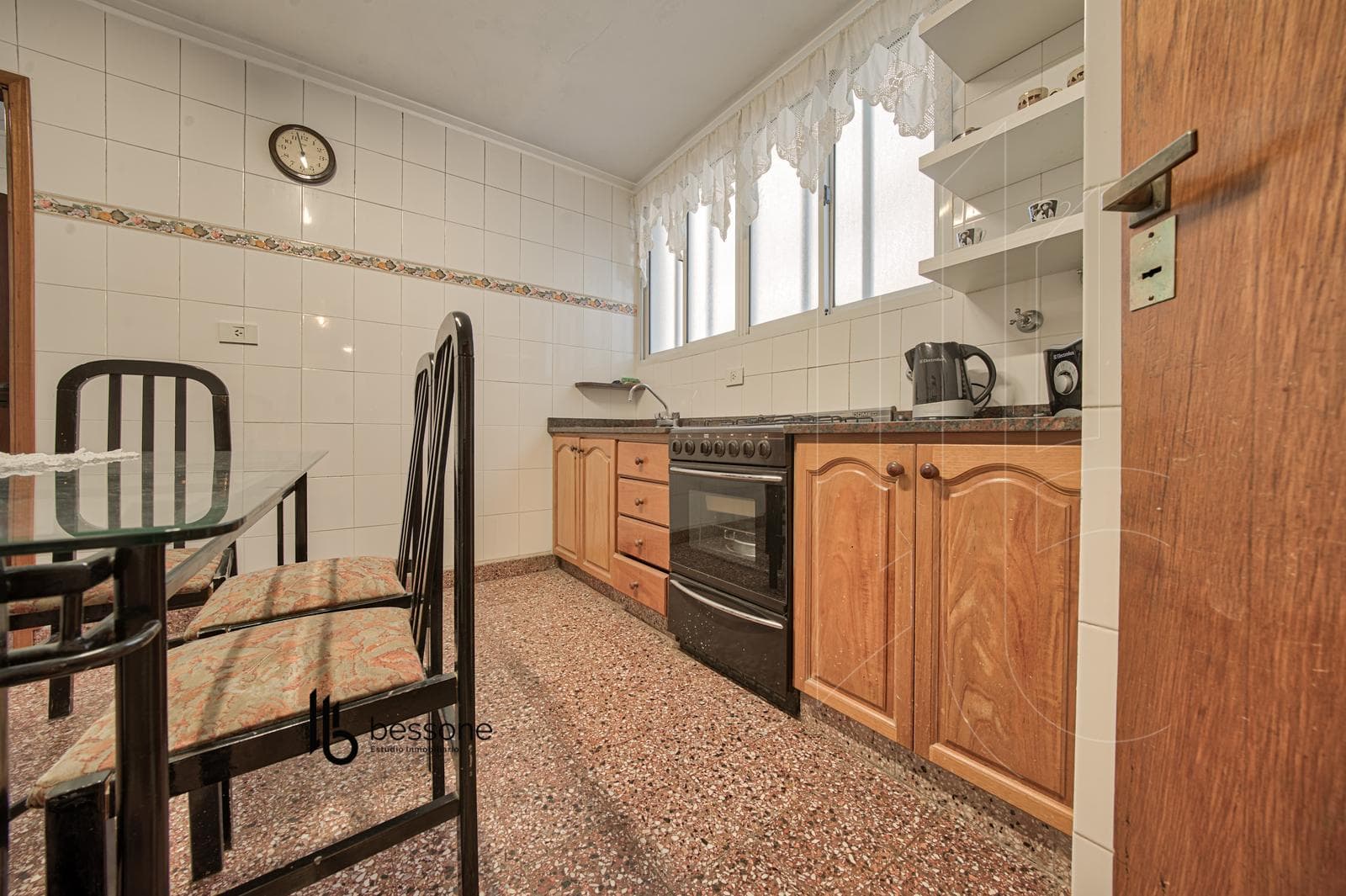 4-Room Apartment with Garage and Maid's Quarters in Plaza Colón