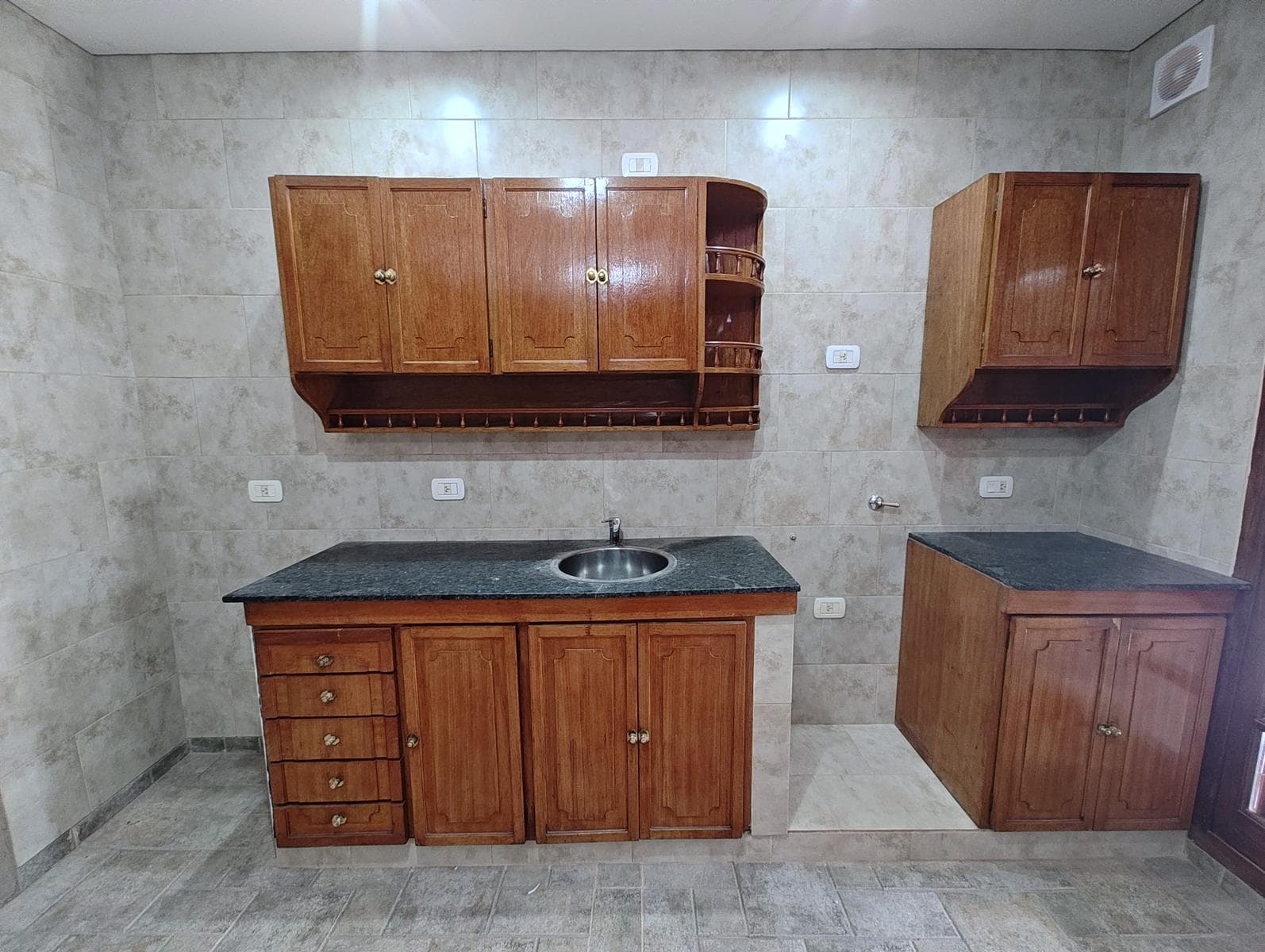 House for rent in downtown G, in Laferrere