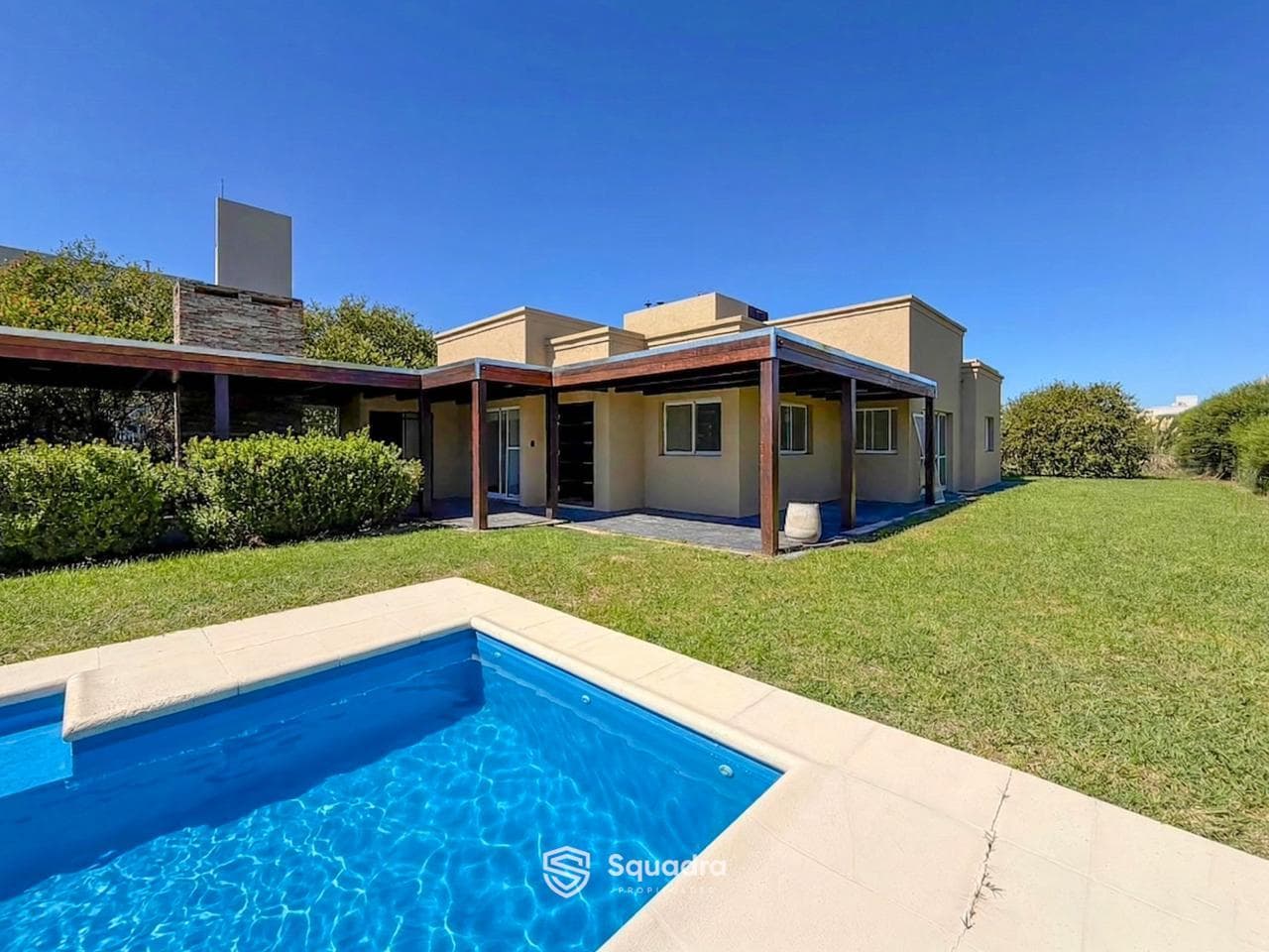 FOR SALE | TRADE - 3-bedroom house with a yard and pool - Puerto Roldán - QUALIFIES FOR A LOAN.