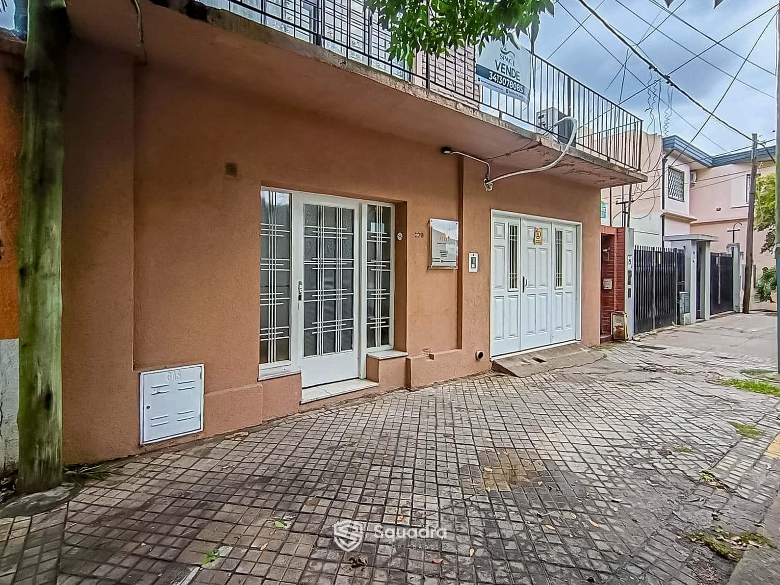FOR SALE | TRADE - 2-bedroom house with garage and balcony - Azcuénaga, Rosario.