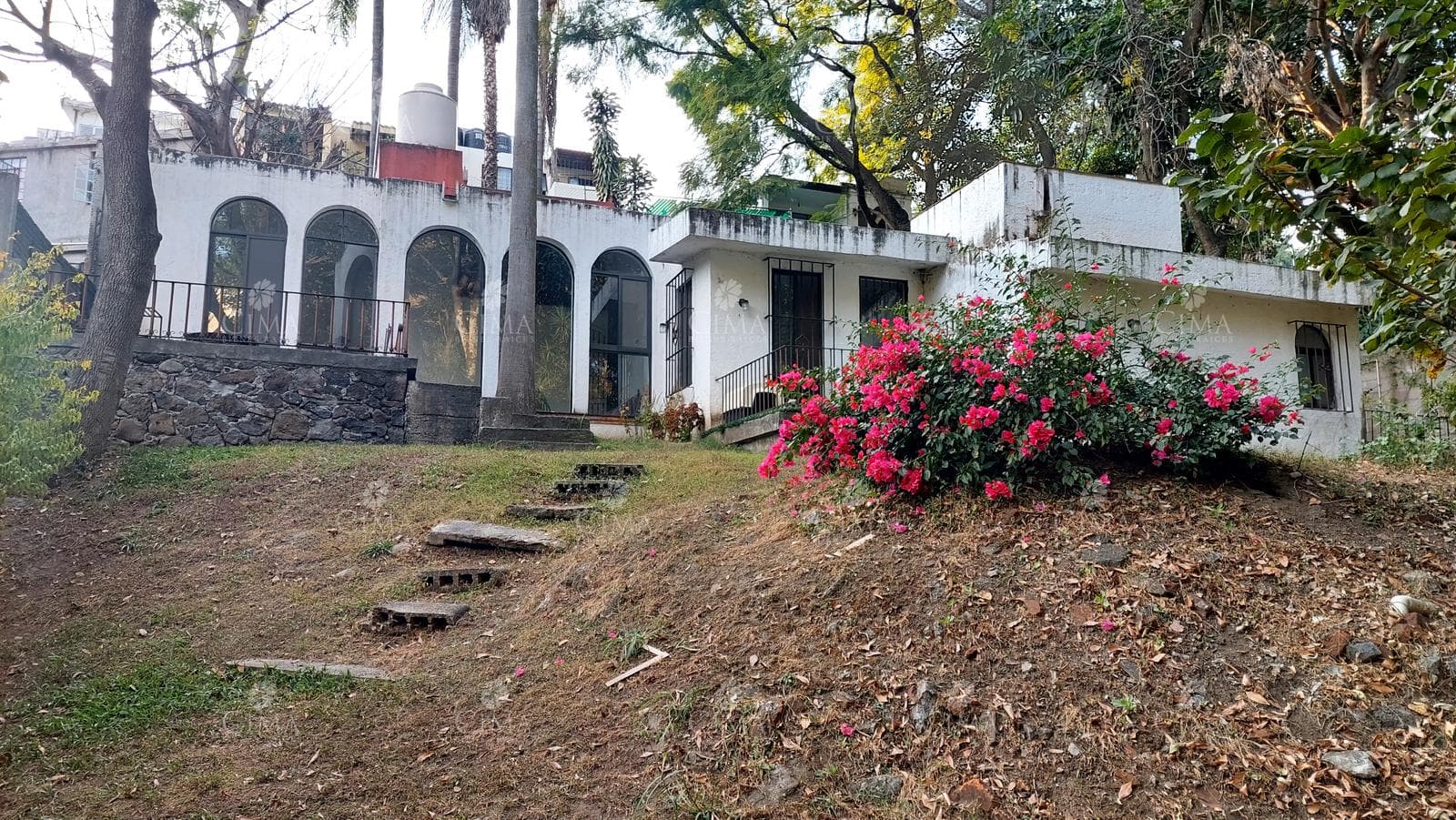Venta casa en Miraval, Cuernavaca, Morelos - V394