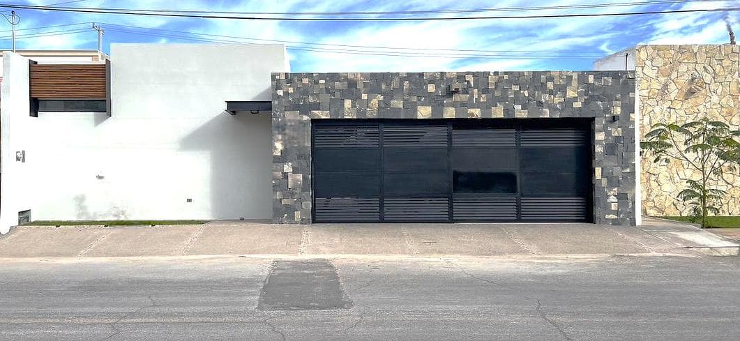 House for Sale in the Frondoso Torreon Subdivision