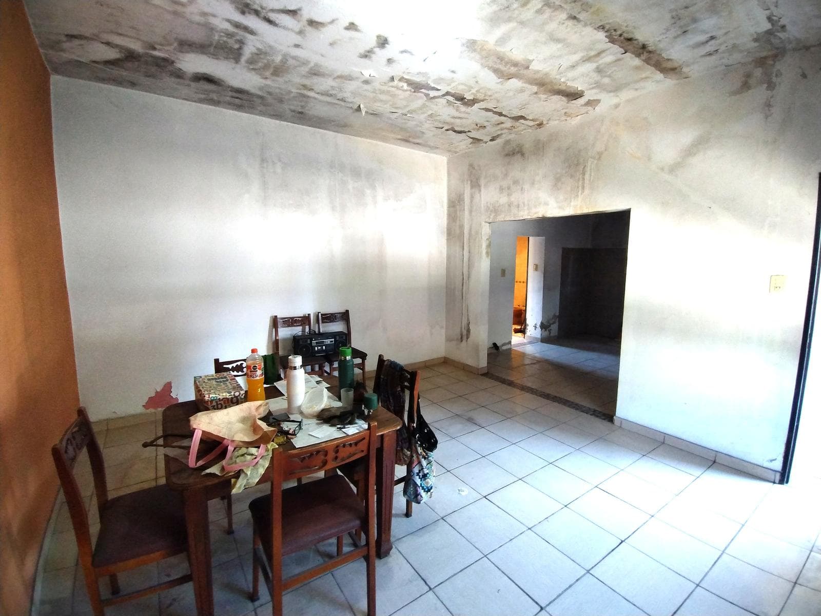 HOUSE FOR SALE: Needs Renovation, Large Lot in Berazategui