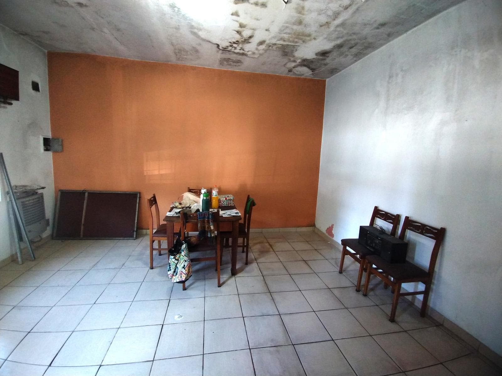 HOUSE FOR SALE: Needs Renovation, Large Lot in Berazategui