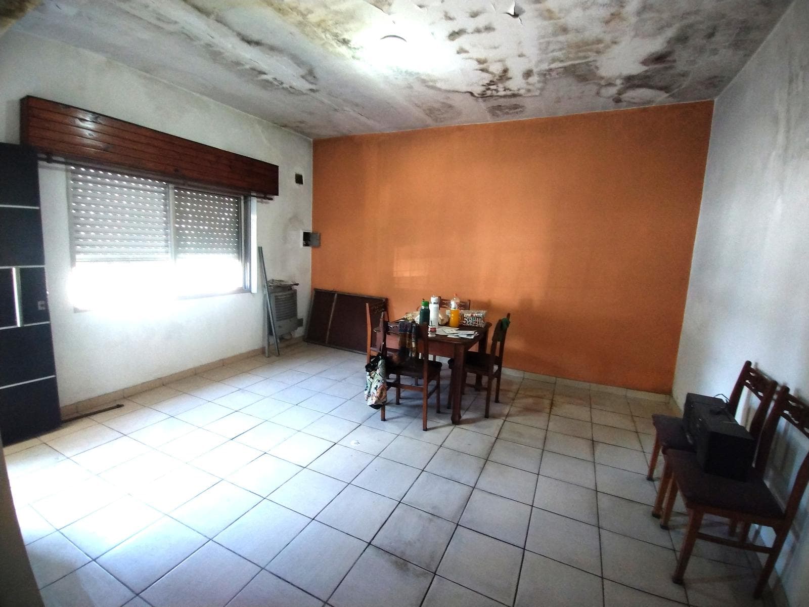 HOUSE FOR SALE: Needs Renovation, Large Lot in Berazategui