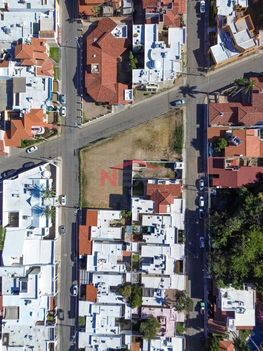 LAND FOR SALE IN THE PRADOS DE CENTENARIO NEIGHBORHOOD