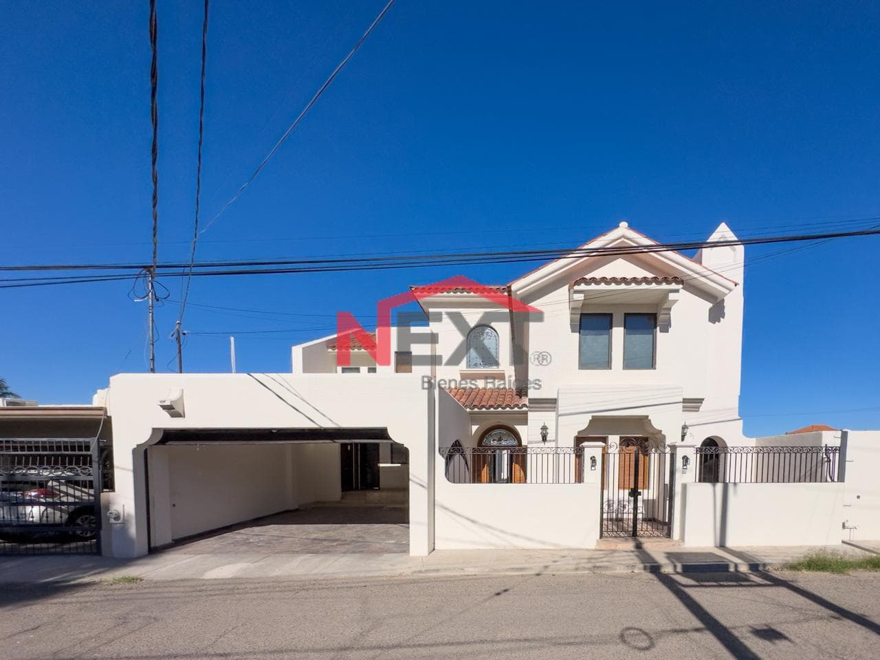 HOUSE FOR SALE IN THE PRADOS DE CENTENARIO NEIGHBORHOOD