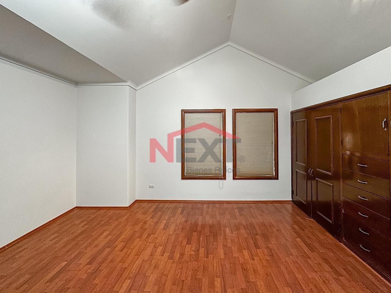 HOUSE FOR SALE IN THE PRADOS DE CENTENARIO NEIGHBORHOOD