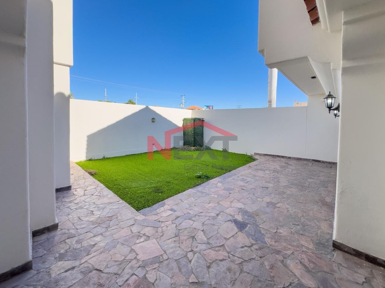 HOUSE FOR SALE IN THE PRADOS DE CENTENARIO NEIGHBORHOOD