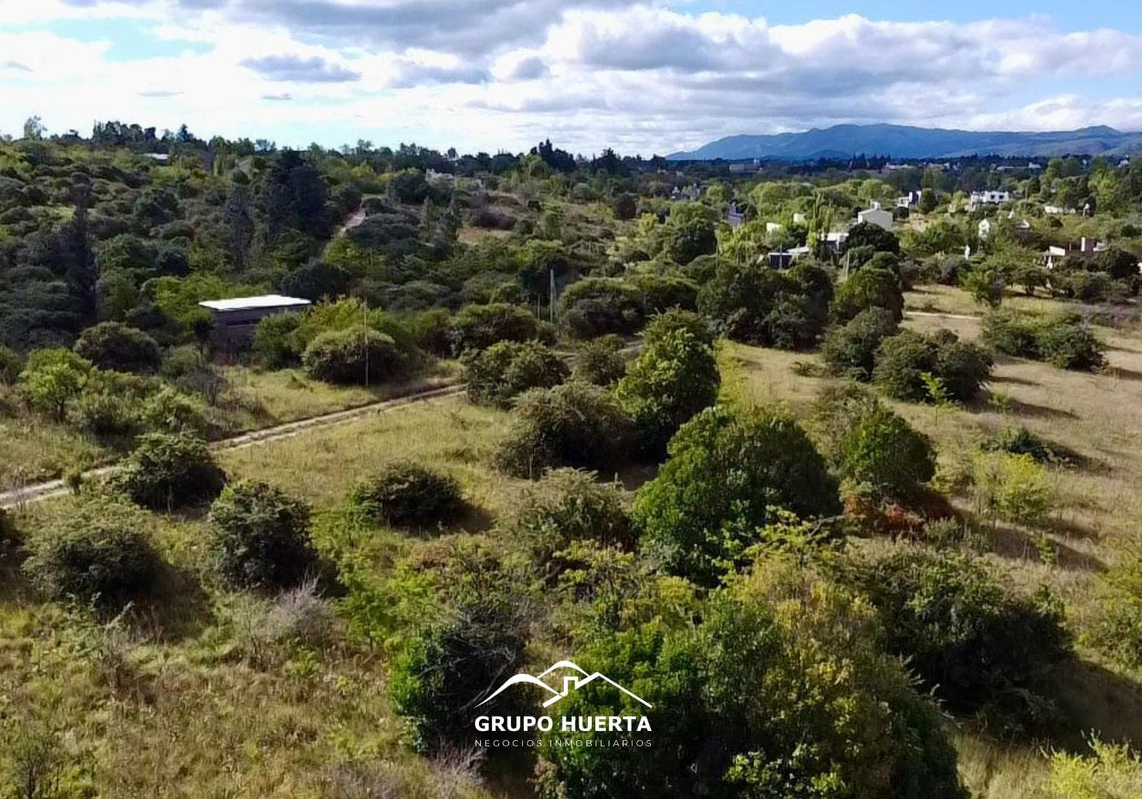 LARGE PLOT OF LAND IN QUIMBALETES—Garden Villa for Sale
