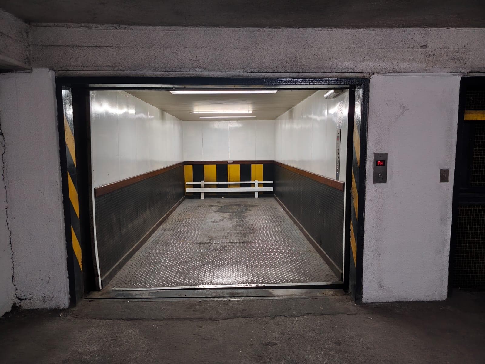 Garage for Sale in Downtown Córdoba