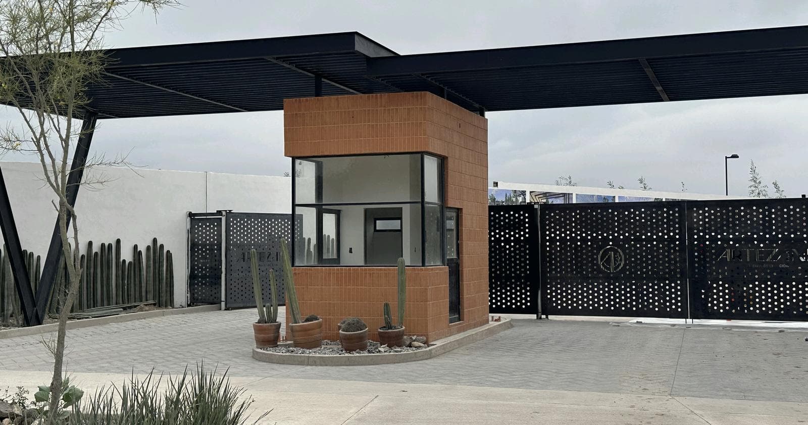 LAND FOR SALE IN ARTEZANA