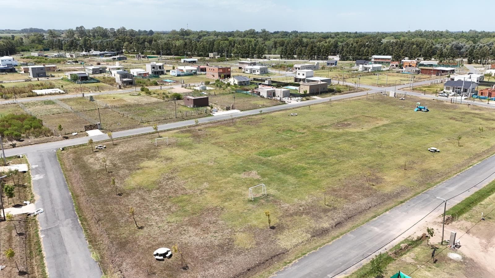 360 m² lot for sale in the Cardales Chico neighborhood. Immediate possession and title transfer. No maintenance fees.