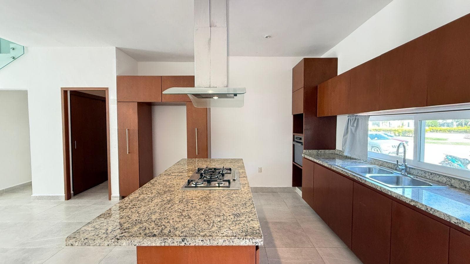 House for Sale in the Aqua Residential Complex
