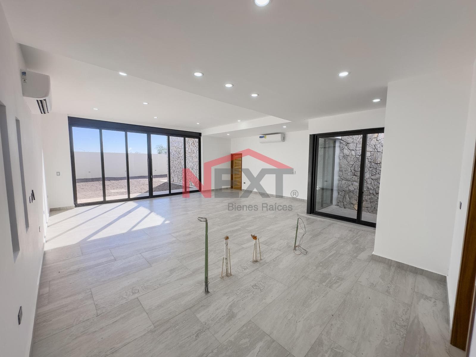 HOUSE FOR SALE IN BEROA RESIDENCIAL