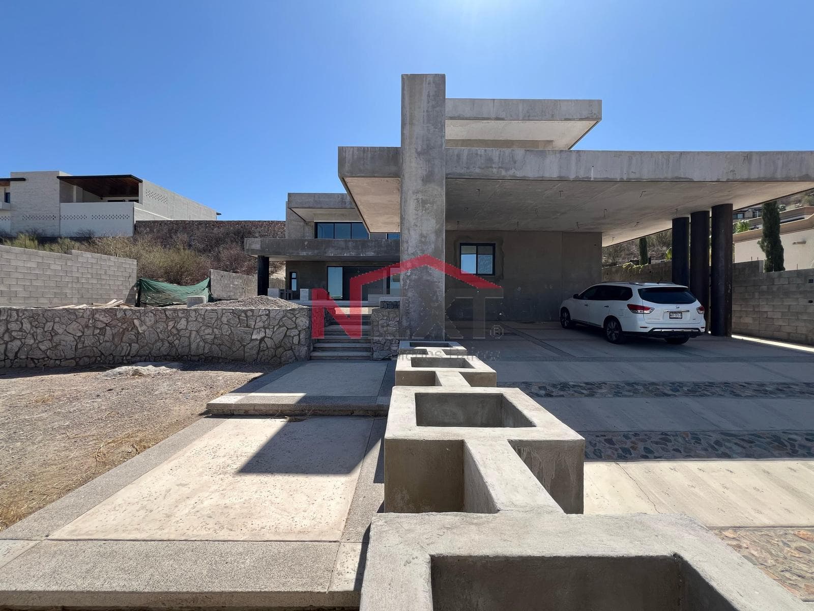 HOUSE FOR SALE IN A RESIDENTIAL ESTATE