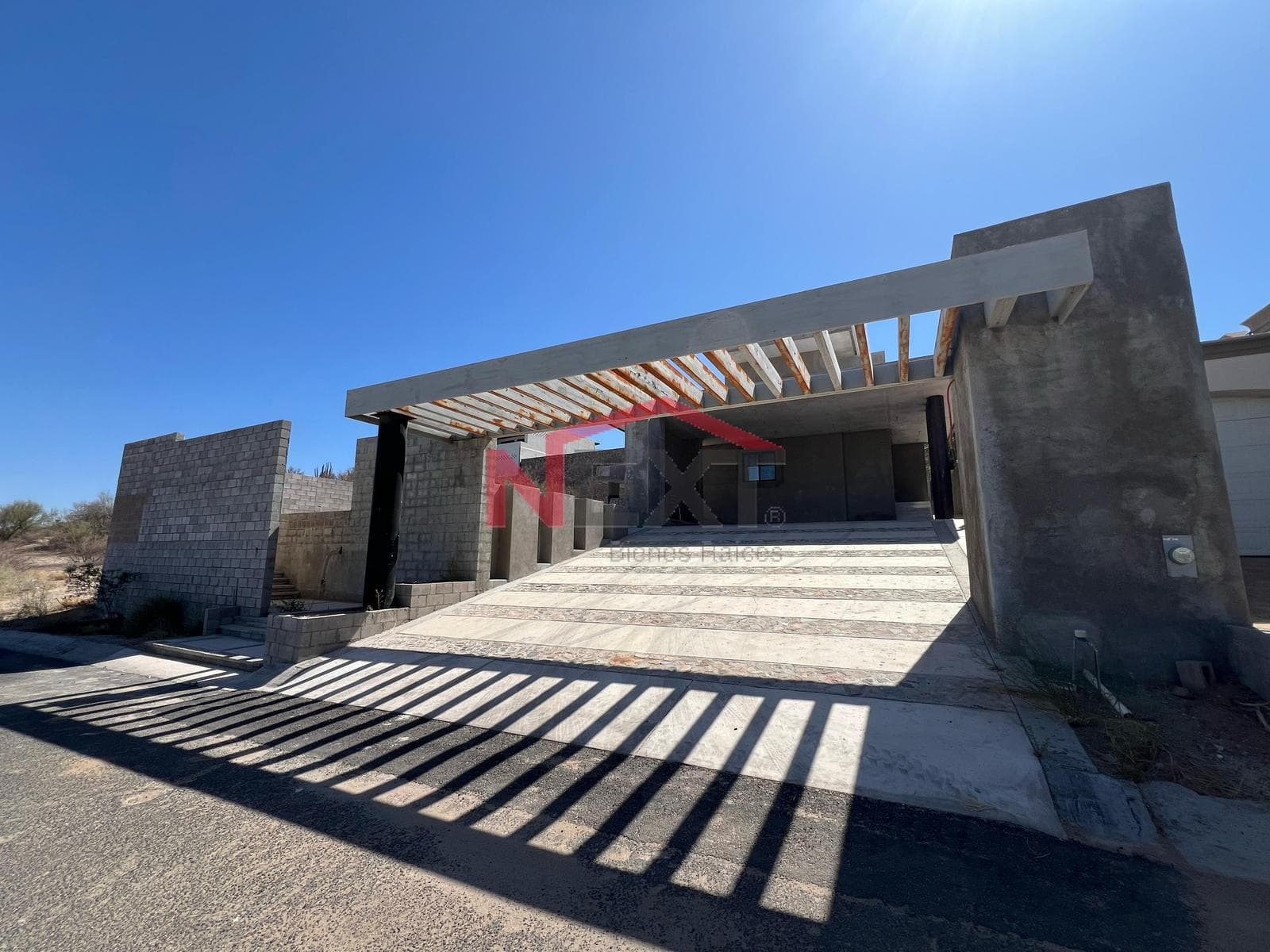 HOUSE FOR SALE IN A RESIDENTIAL ESTATE