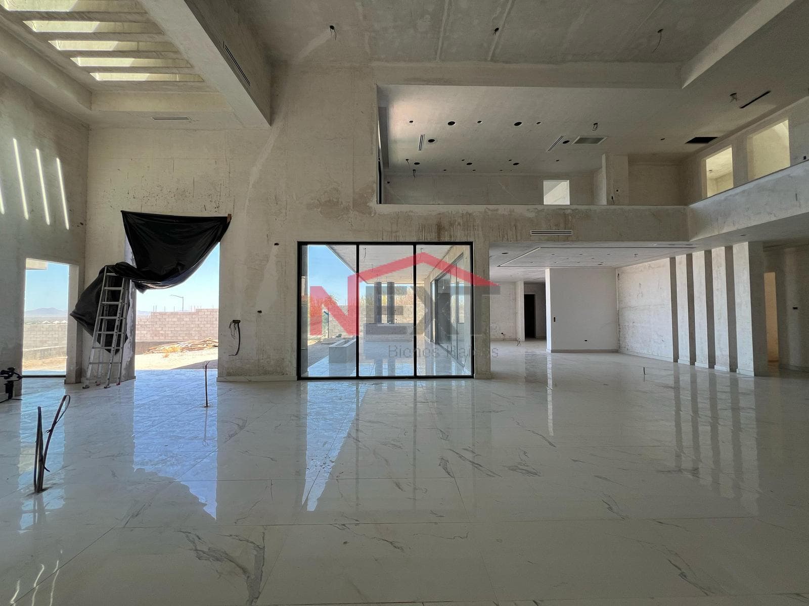 HOUSE FOR SALE IN A RESIDENTIAL ESTATE