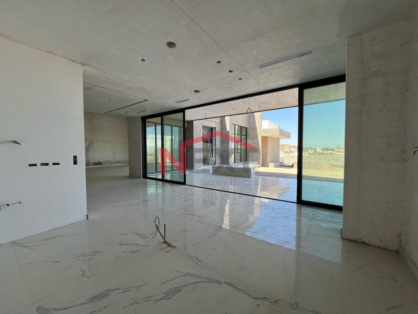 HOUSE FOR SALE IN A RESIDENTIAL ESTATE