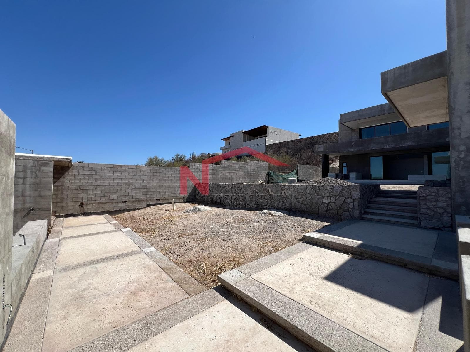 HOUSE FOR SALE IN A RESIDENTIAL ESTATE