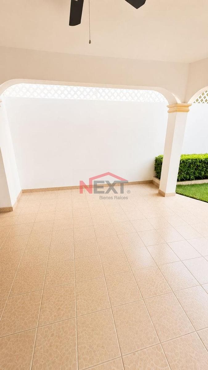 HOUSE FOR SALE IN LA PALOMA II