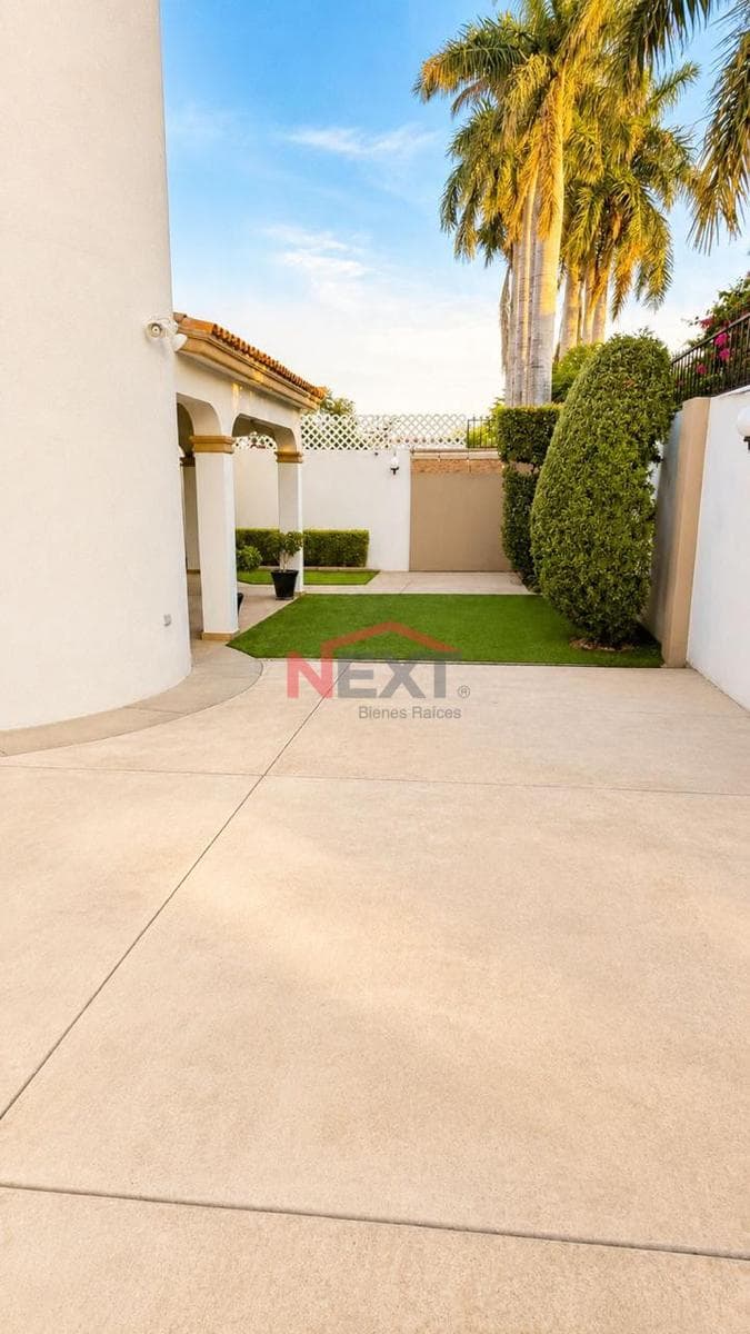 HOUSE FOR SALE IN LA PALOMA II