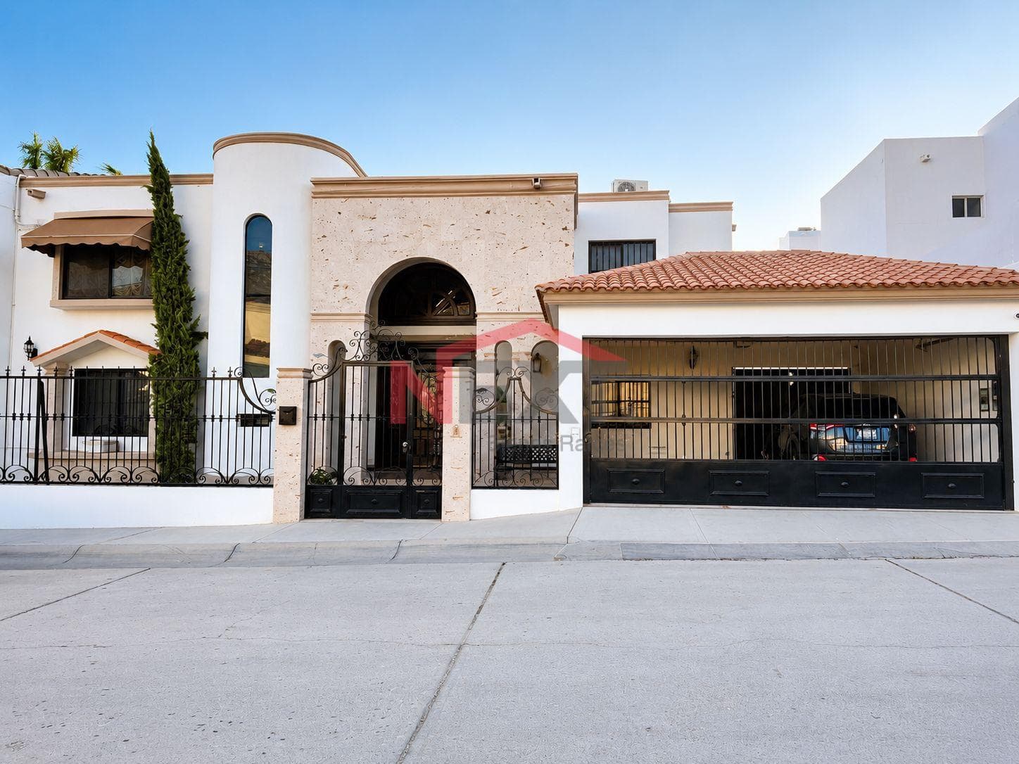 HOUSE FOR SALE IN LA PALOMA II