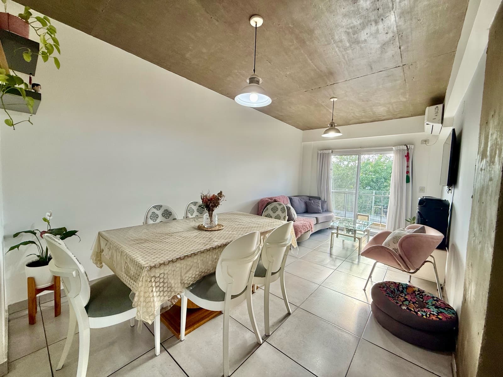 2-room apartment with a garage in Villa Luzuriaga