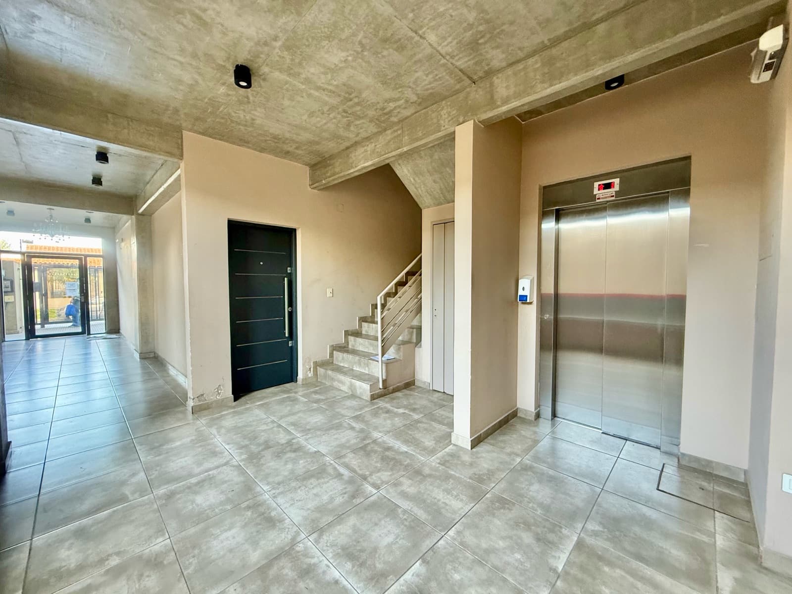 2-room apartment with a garage in Villa Luzuriaga