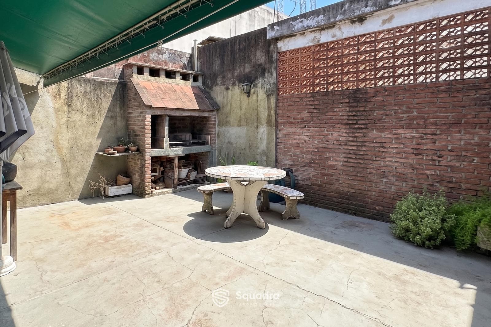 FOR SALE - Corridor-style house with a patio and barbecue - Belgrano neighborhood, Rosario.