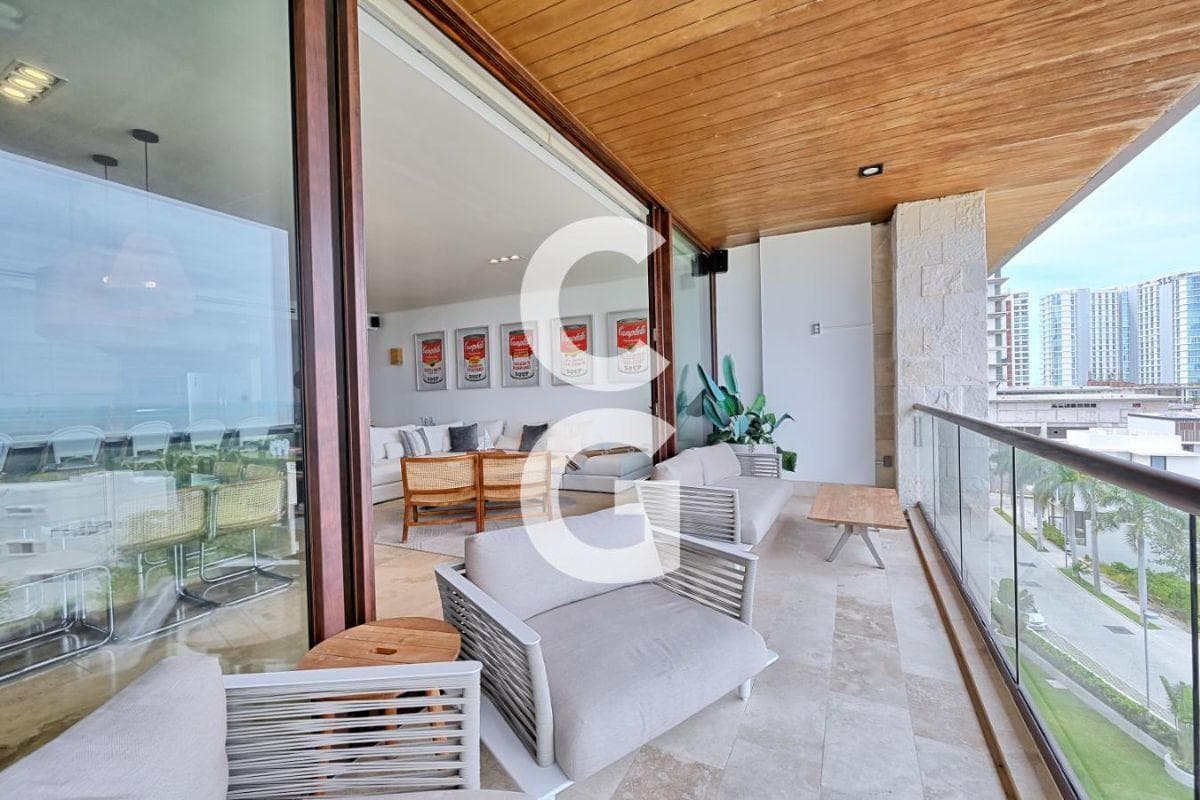 Apartment for Rent and Sale in Cancún, in Punta del Mar, Puerto Cancún, with a Covered Terrace