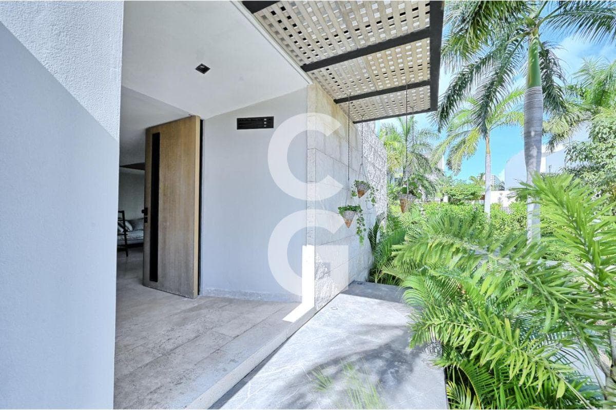 House for Rent in Cancún in Laguna I Puerto Cancún—Furnished with a Rooftop and Pool