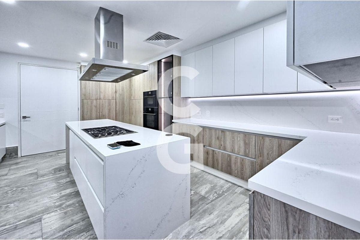 Apartment for Sale in Cancún in the La Vela Residential Complex in Puerto Cancún, with Views of the Ocean and the Canal