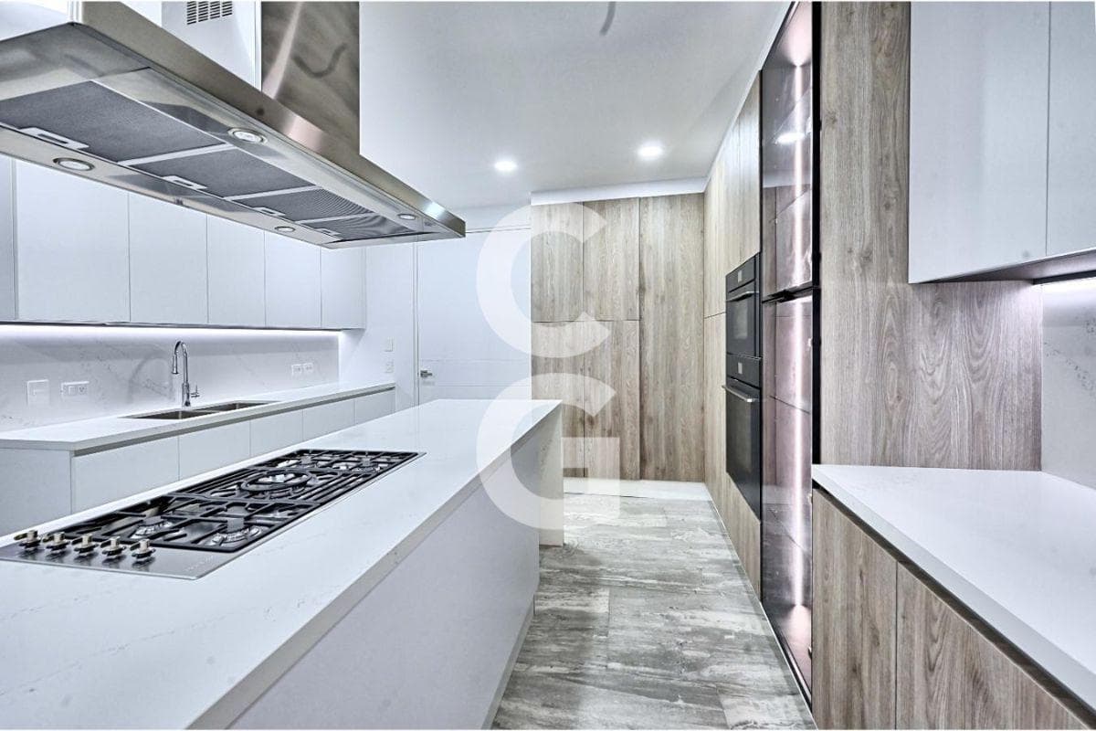 Apartment for Sale in Cancún in the La Vela Residential Complex in Puerto Cancún, with Views of the Ocean and the Canal