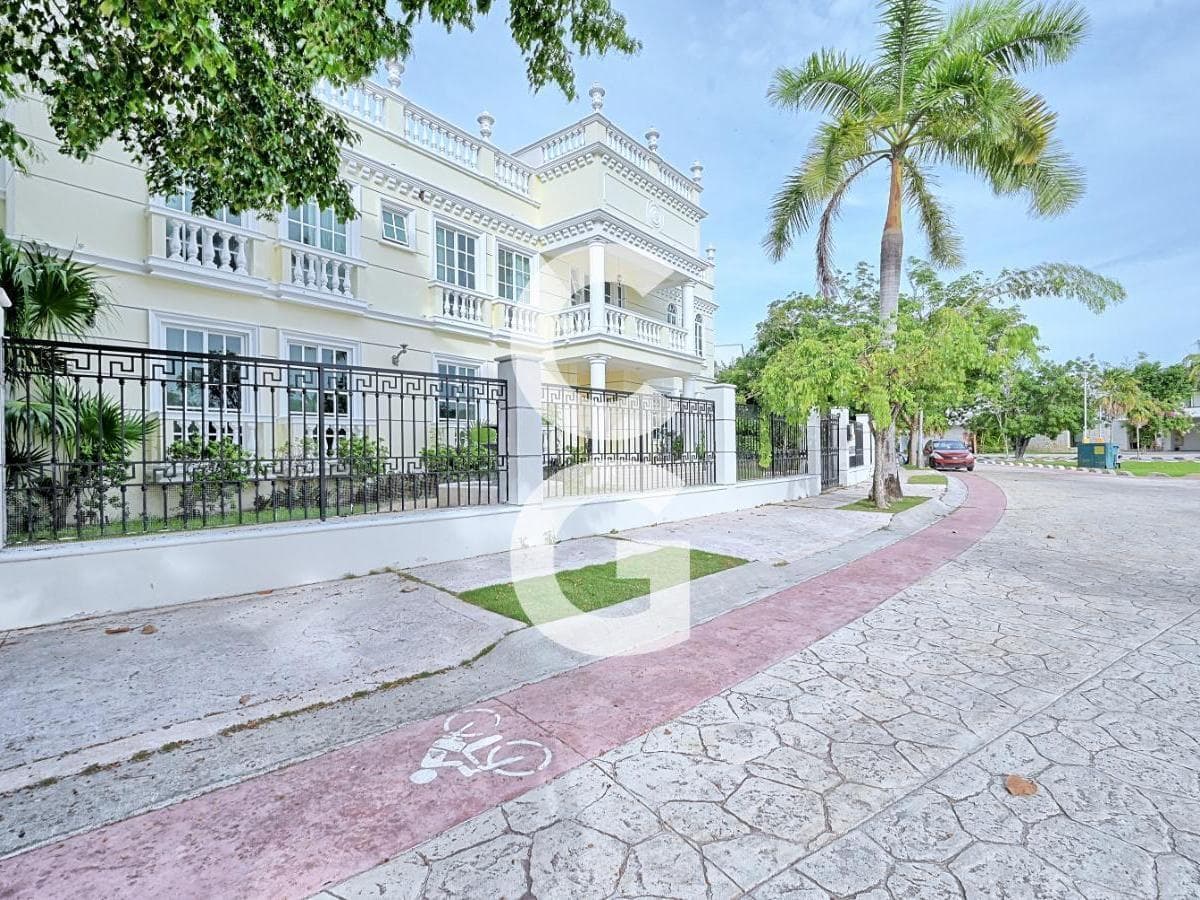House for Sale in Cancun in the Lagos del Sol Residential Community with 5 Bedrooms