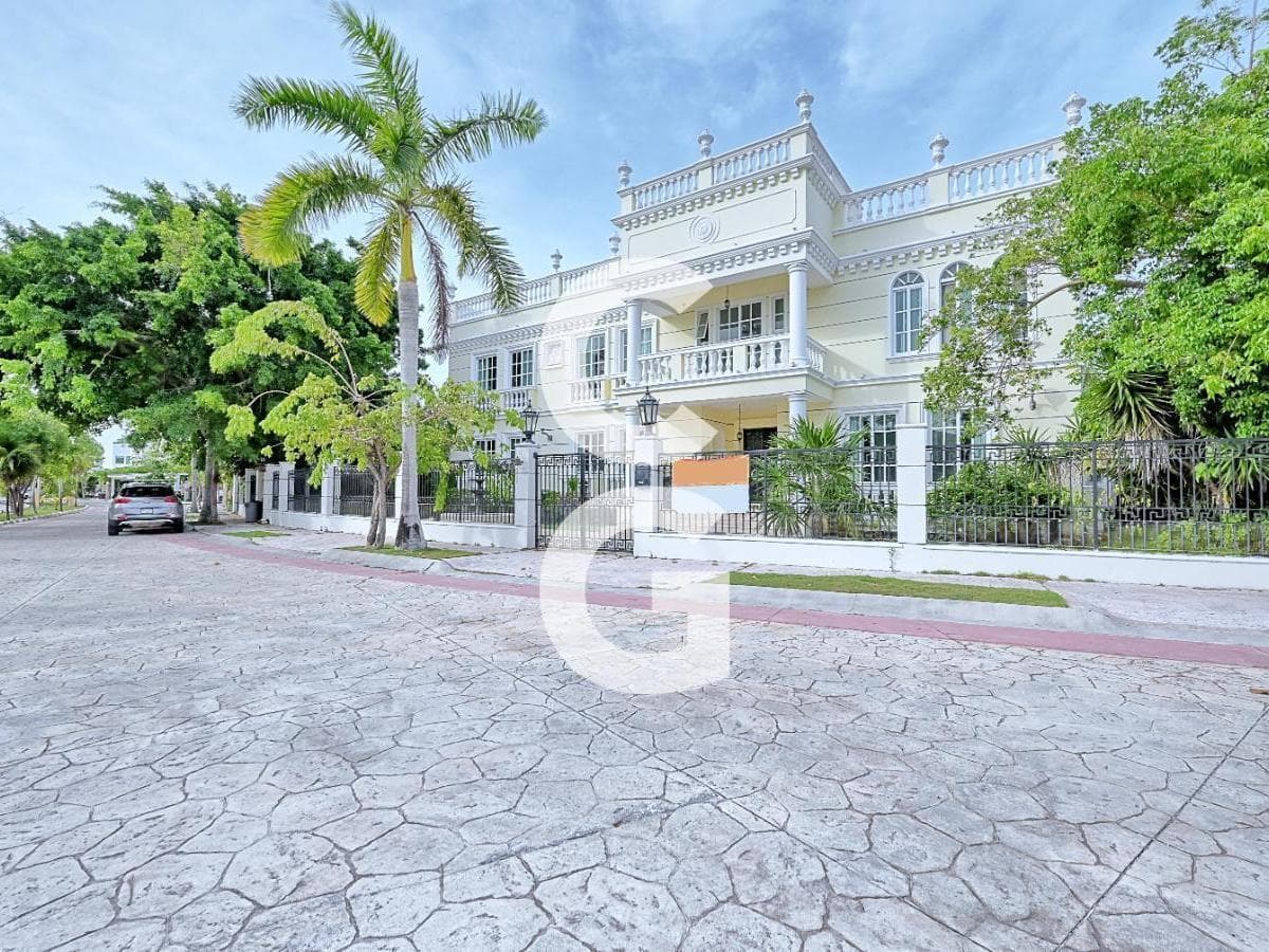 House for Sale in Cancun in the Lagos del Sol Residential Community with 5 Bedrooms