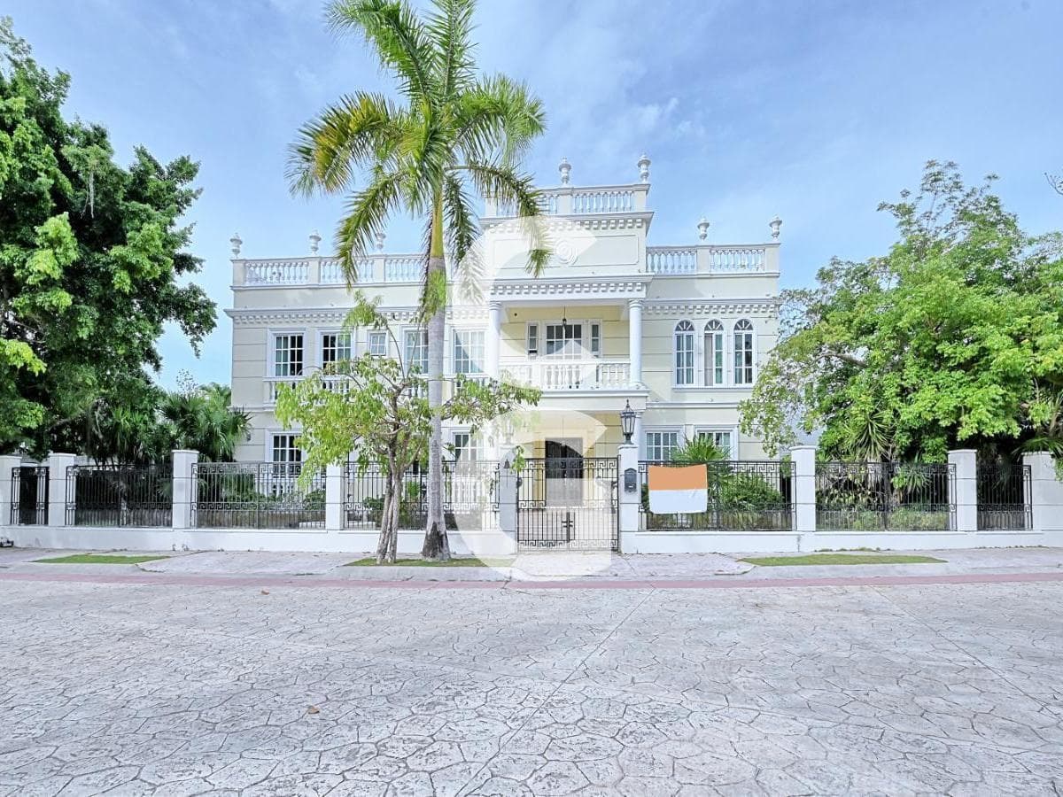 House for Sale in Cancun in the Lagos del Sol Residential Community with 5 Bedrooms