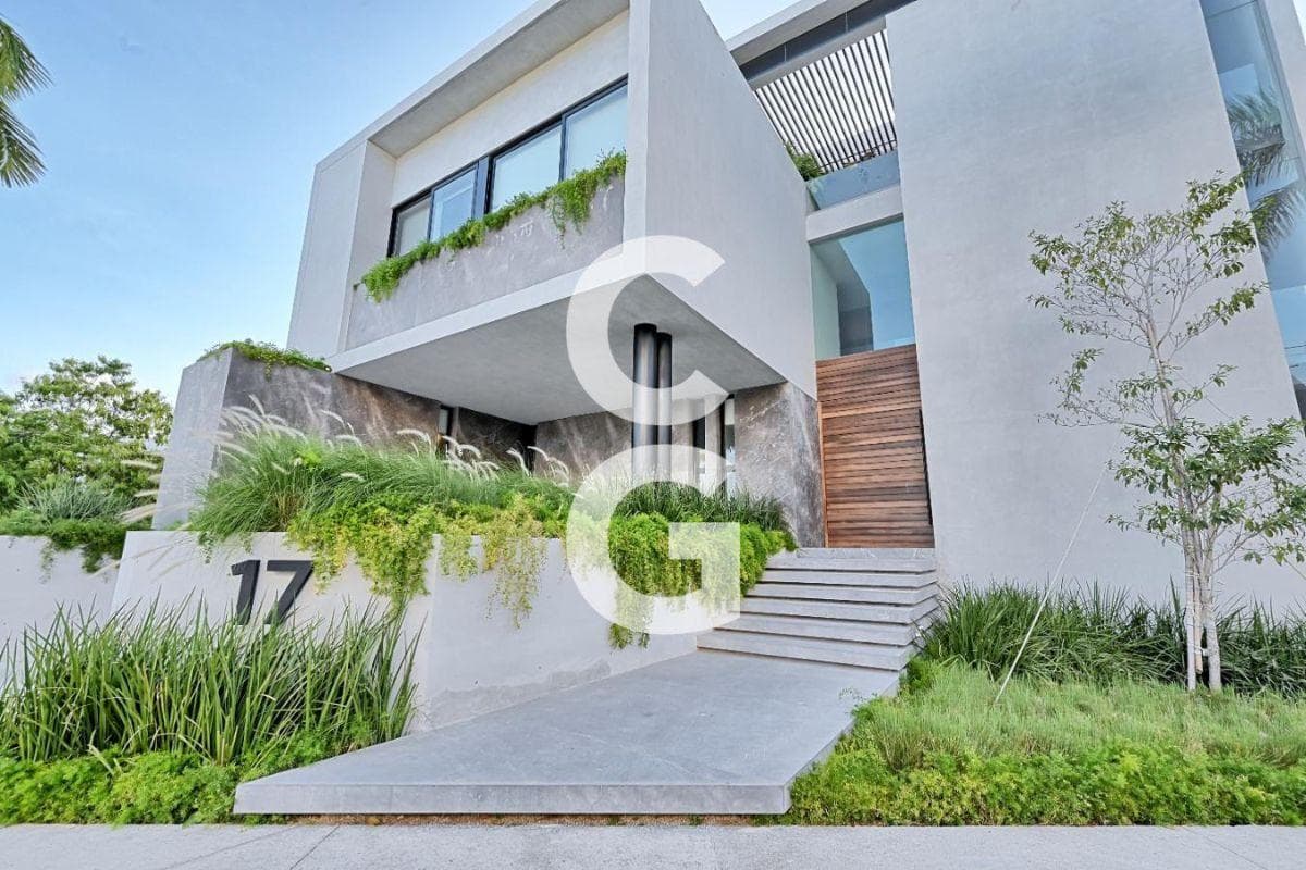 House for Sale in Cancun in Laguna II Puerto Cancún with a Dock and Pool