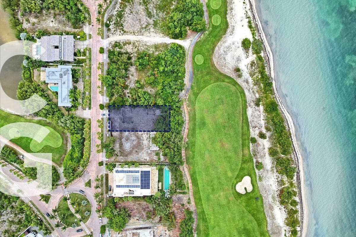 Land for Sale in Cancún in Puerto Cancún Canales, Located on the Waterfront