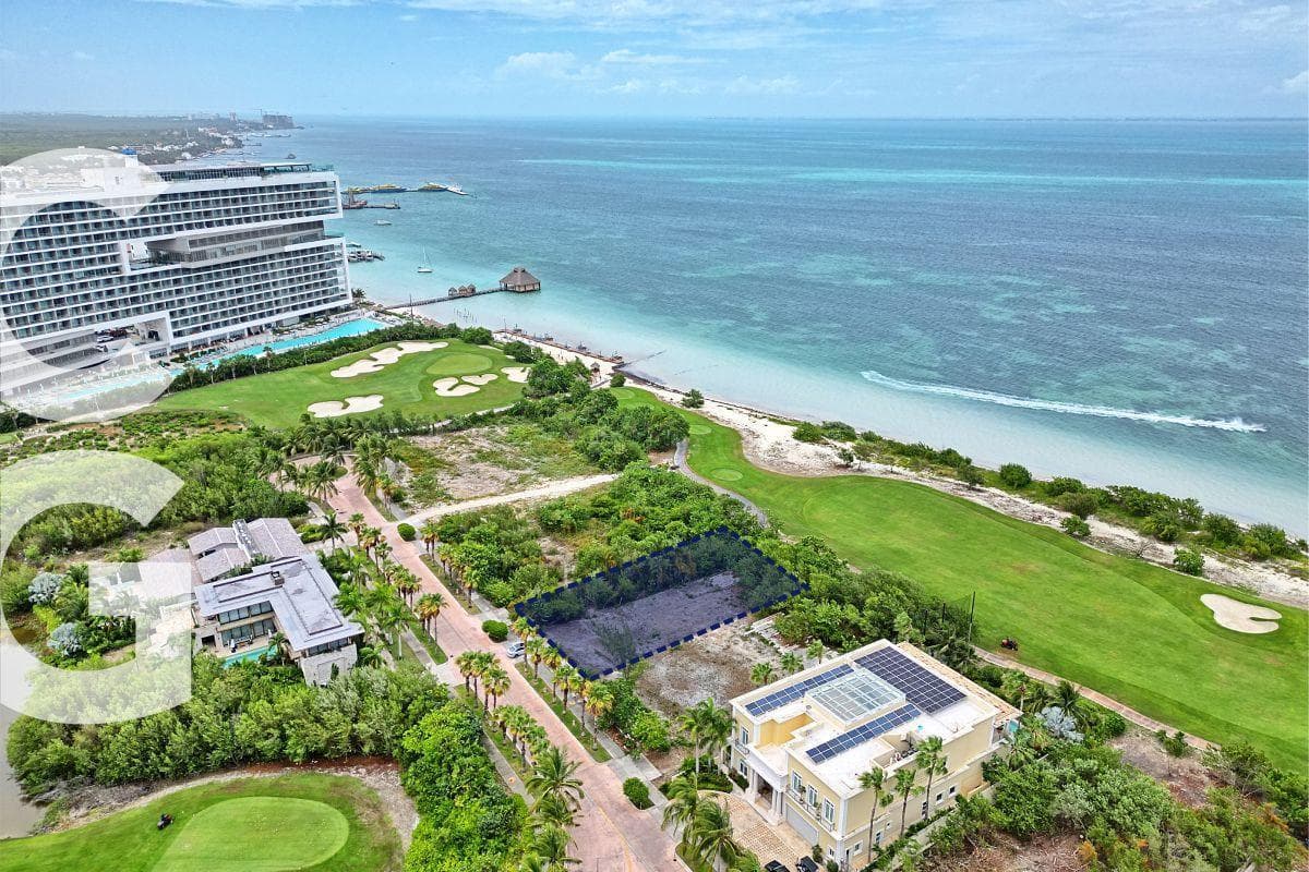 Land for Sale in Cancún in Puerto Cancún Canales, Located on the Waterfront